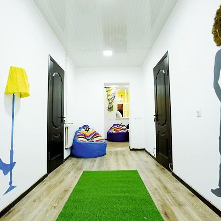 Interhouse Karakol Hostel Eksteriør bilde