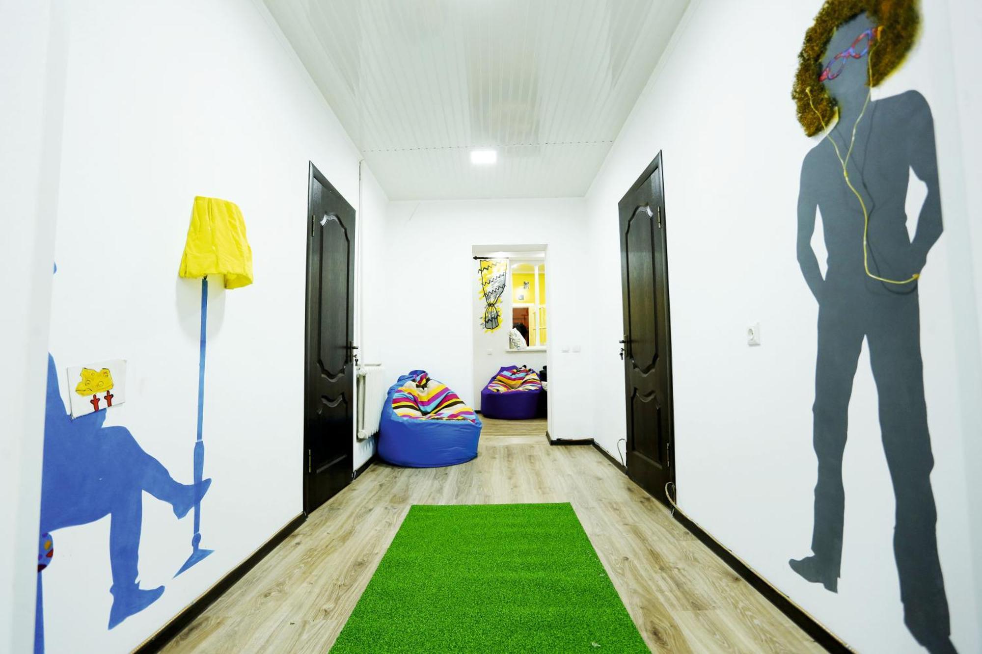 Interhouse Karakol Hostel Eksteriør bilde