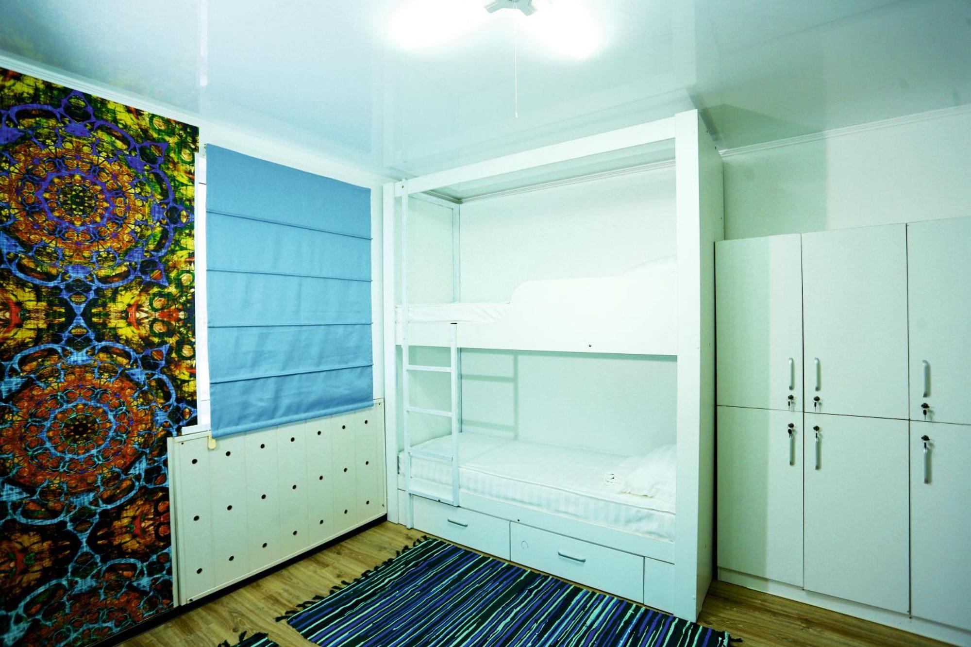 Interhouse Karakol Hostel Eksteriør bilde