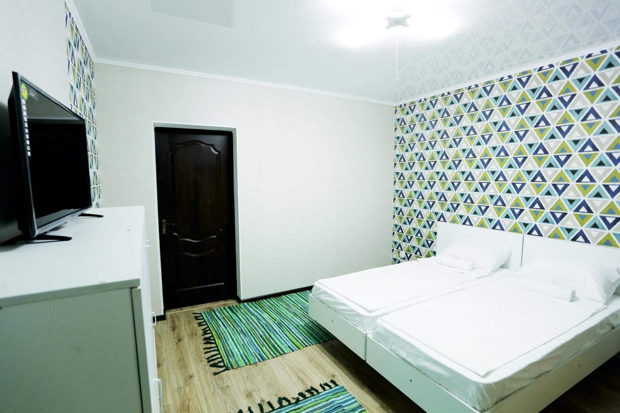 Interhouse Karakol Hostel Eksteriør bilde
