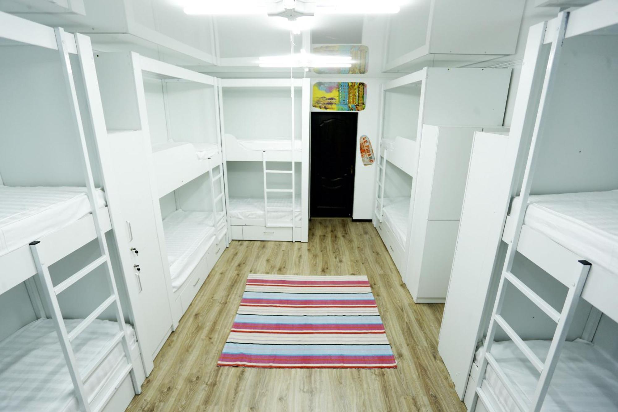 Interhouse Karakol Hostel Eksteriør bilde