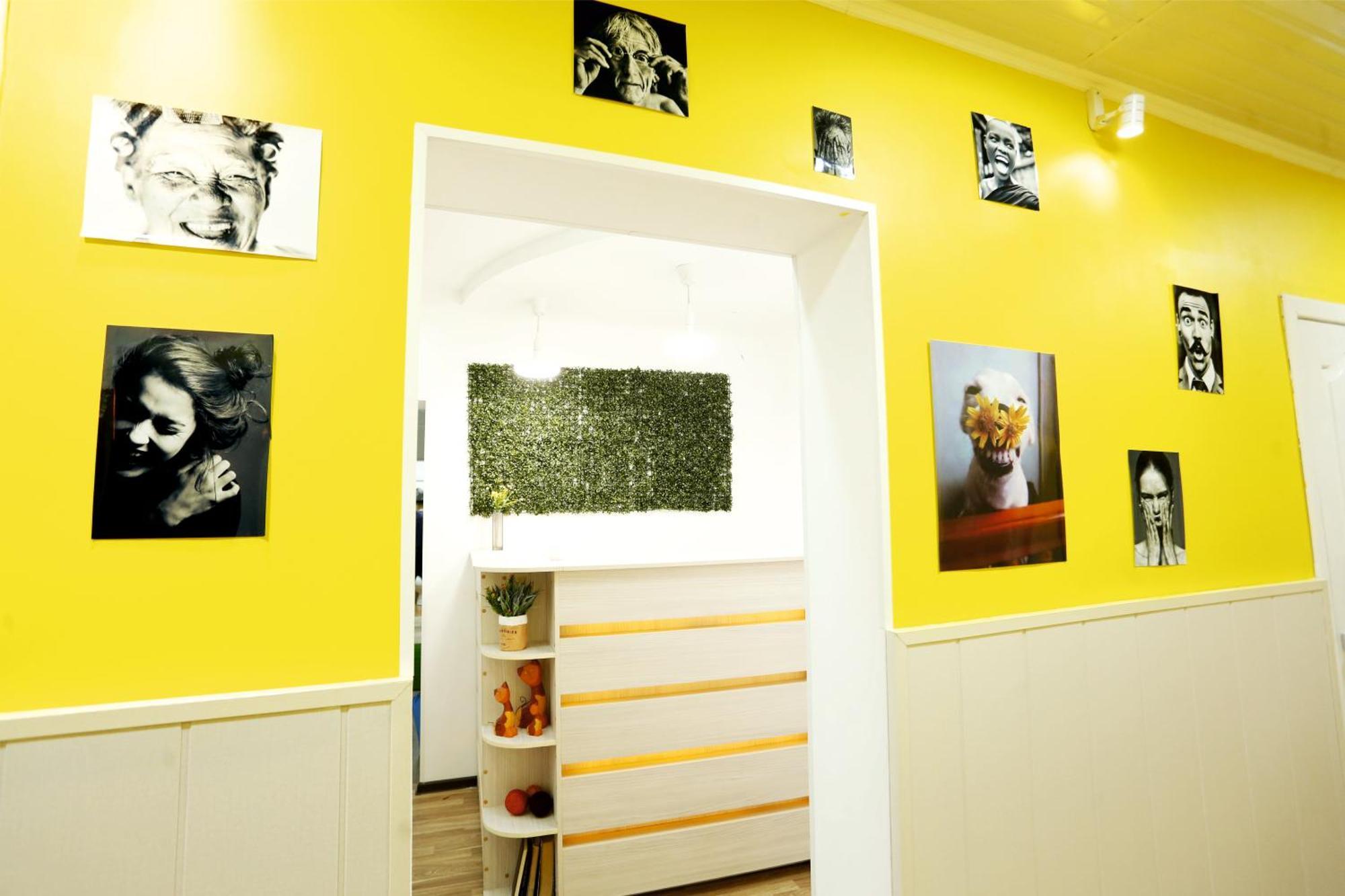 Interhouse Karakol Hostel Eksteriør bilde