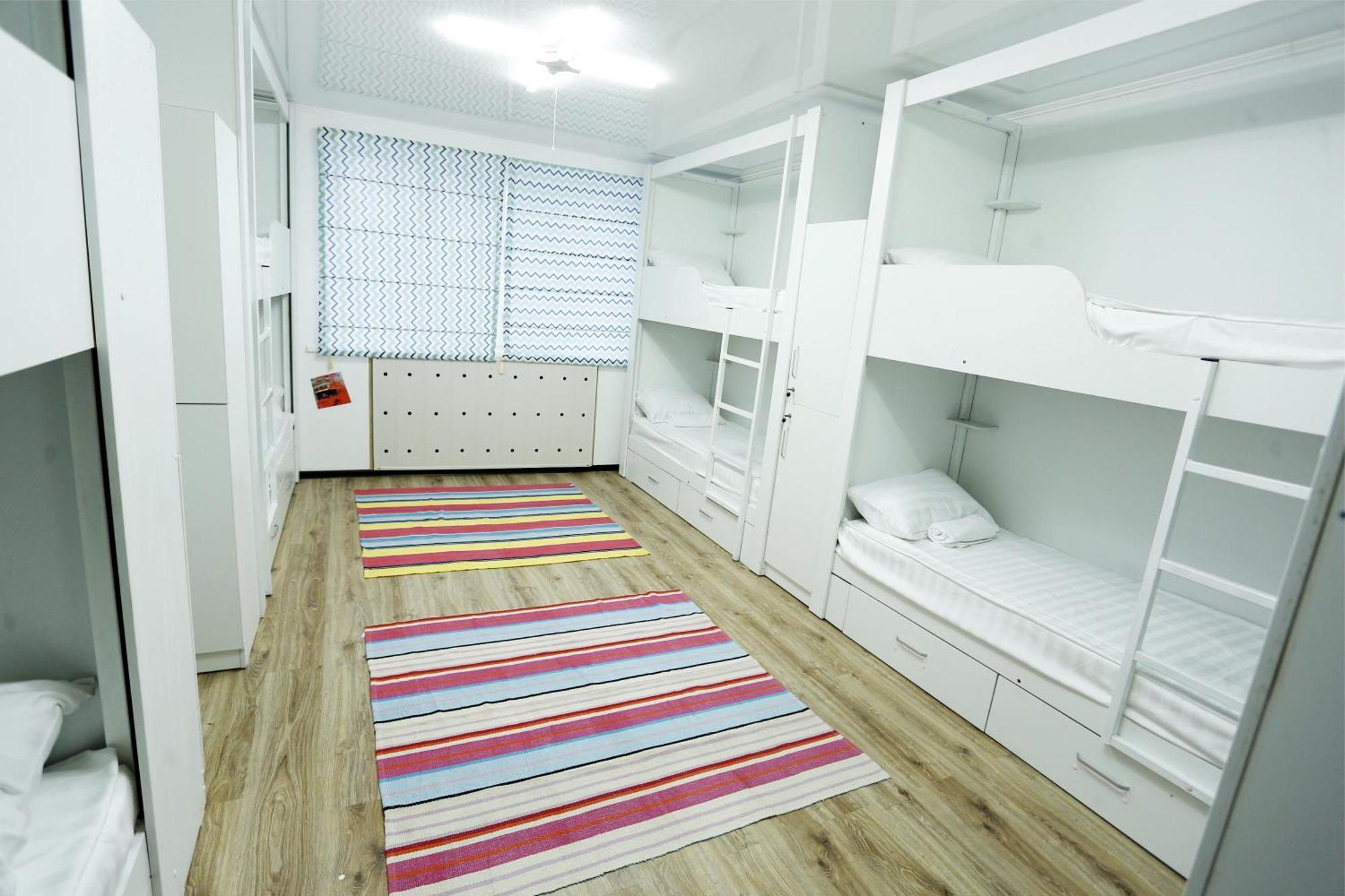 Interhouse Karakol Hostel Eksteriør bilde