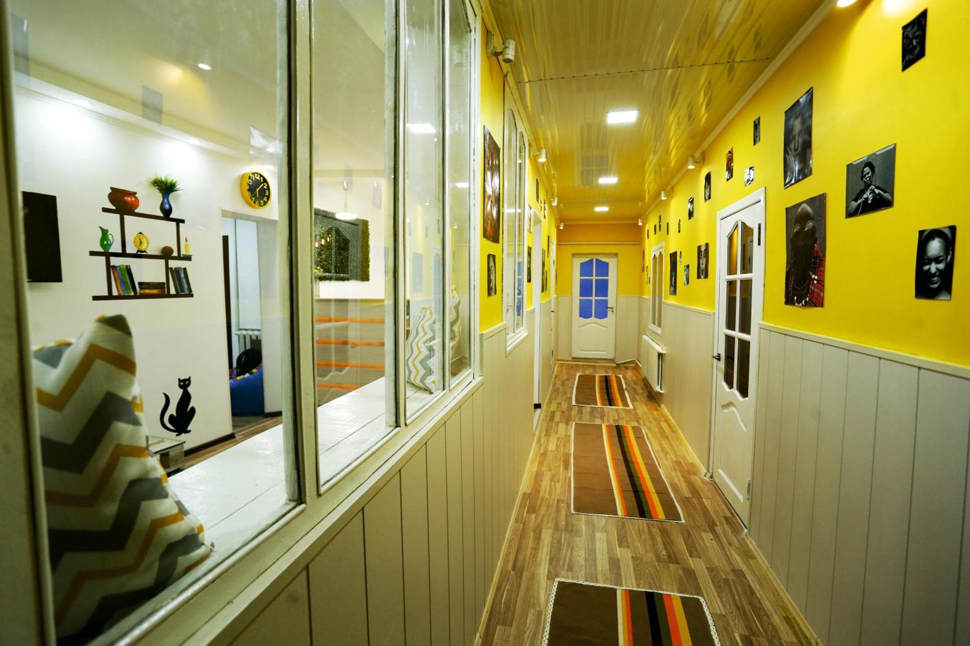 Interhouse Karakol Hostel Eksteriør bilde