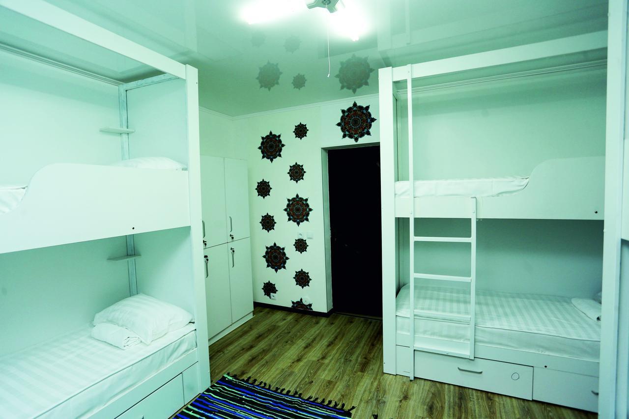Interhouse Karakol Hostel Eksteriør bilde
