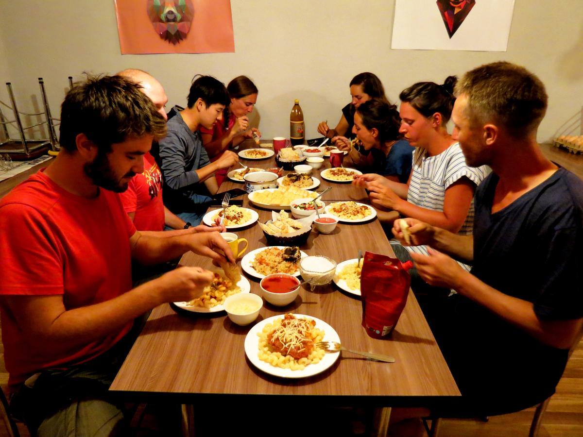 Interhouse Karakol Hostel Eksteriør bilde
