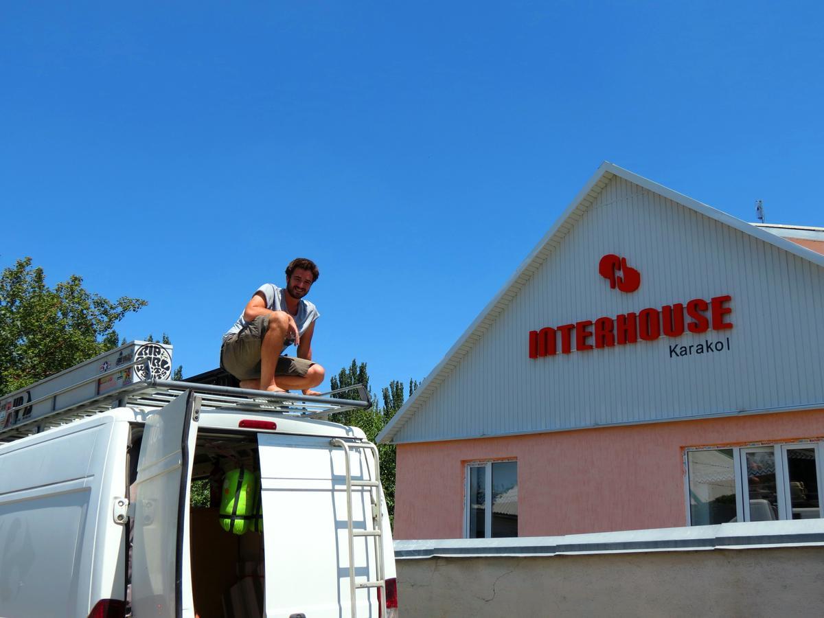 Interhouse Karakol Hostel Eksteriør bilde